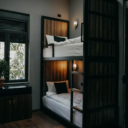 Hostel The Maze Tirana