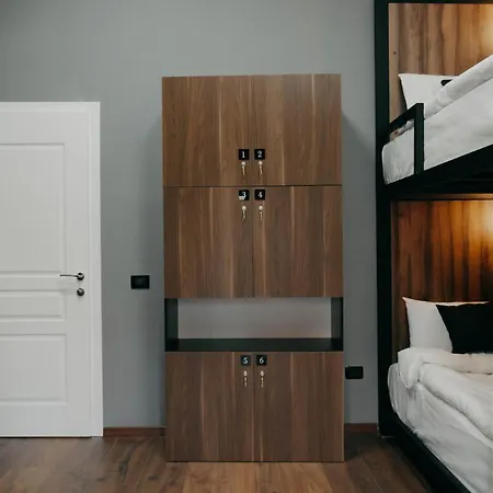 Hostel The Maze Tirana