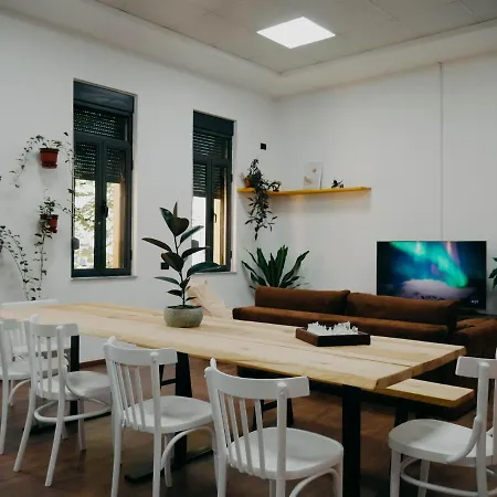 Hostel The Maze Tirana