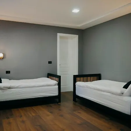 The Maze 호스텔 티라나