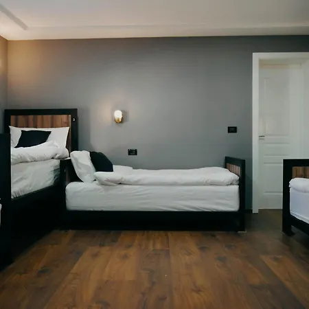 The Maze 호스텔 *