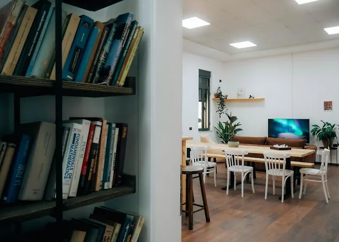 Hostel The Maze Tirana